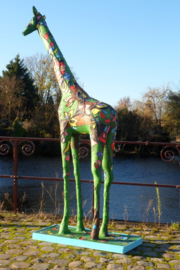 Giraffe van papier pulp 'Cream on green'