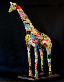 Giraffe  van polyester 'Uit het leven van...'.     PRIJS IN OVERLEG