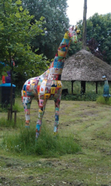 Giraffe  van polyester 'Uit het leven van...'.     PRIJS IN OVERLEG