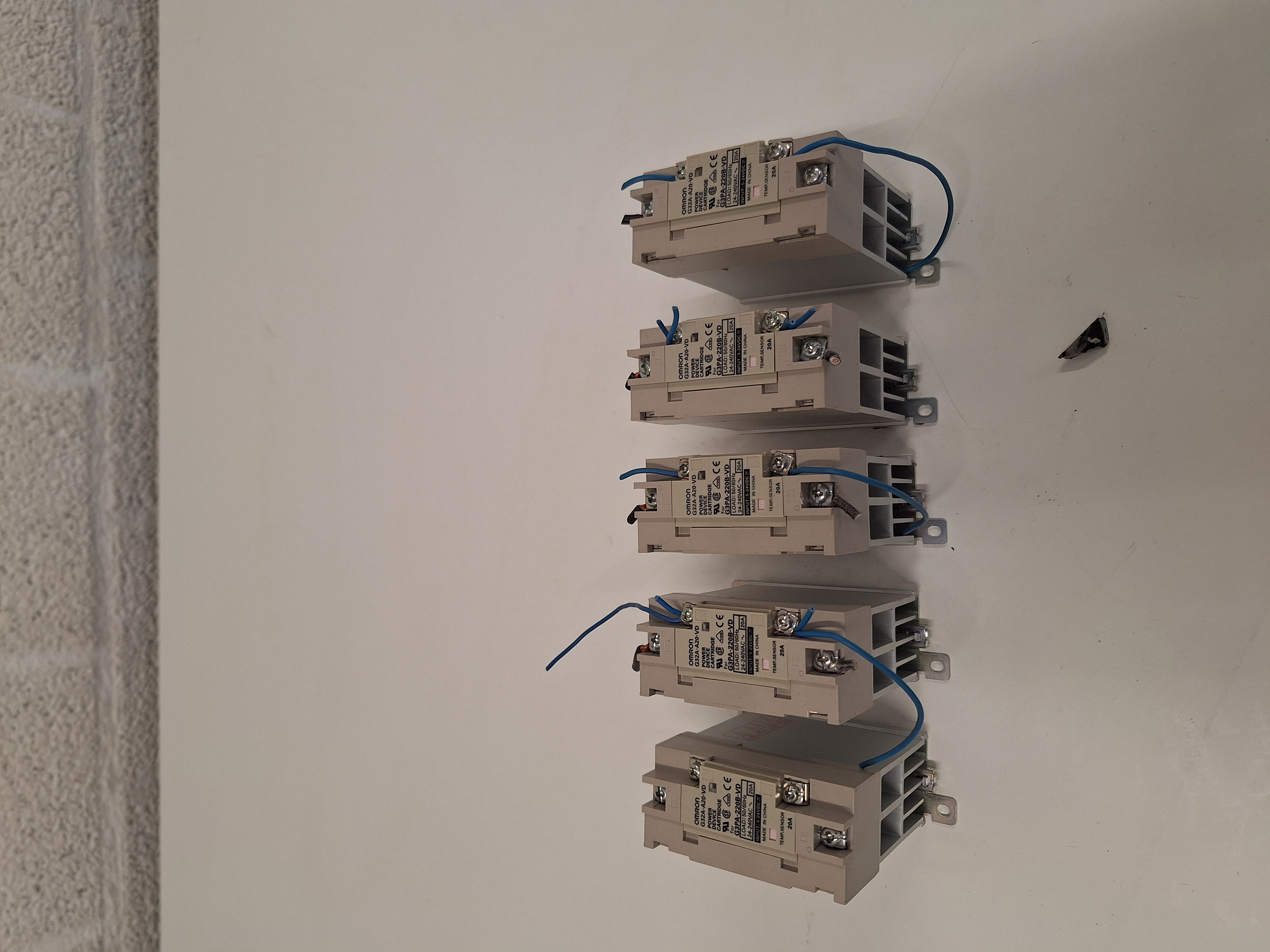 Omron G32A-A20-VD-XDC5-24