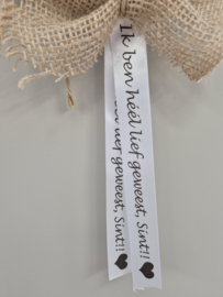 Satijnen lint met de tekst  “Ik ben héél lief geweest, Sint!!”