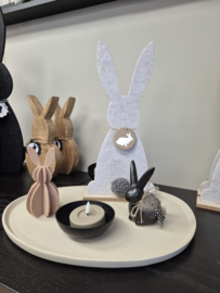 Keramiek Haas Beeldje met Veer  Zwart of Wit  (12 cm)