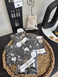 Satijnen lint met de tekst  “Ik ben héél lief geweest, Sint!!”