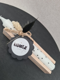 Cadeau set  Kaars met hartjes en houten houder