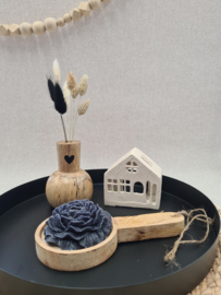 Cadeau set landelijk houten onderzetter met amber roos