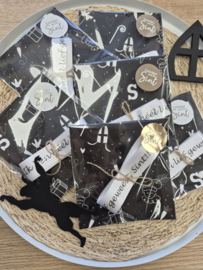 Satijnen lint met de tekst  “Ik ben héél lief geweest, Sint!!”