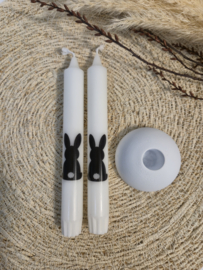 Paas Cadeaupakket Kaarsen met Haas  "twee kaarsen met wit betonnen Voetje"