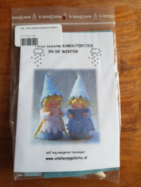 twee kleine kaboutertjes in de winter