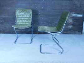 Vintage stoel met groen leer