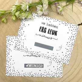 Hippe Kaartjes - Kraskaart "We gaan trouwen" - Vertellen dat jullie gaan trouwen/ bruiloft/ huwelijk - Inclusief kraft envelop - Zwart / wit