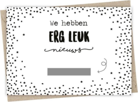 Hippe Kaartjes - Kraskaart "We gaan trouwen" - Vertellen dat jullie gaan trouwen/ bruiloft/ huwelijk - Inclusief kraft envelop - Zwart / wit