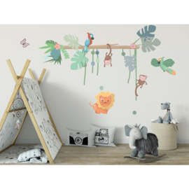 Boomstam met papegaaien en aapjes muursticker (95x65cm)