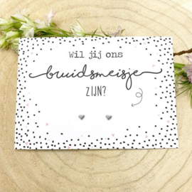 Hippe Kaartjes - Kaart bruidsmeisje vragen met zilveren oorknopjes - Wil jij ons bruidsmeisje zijn? Zwart/ wit