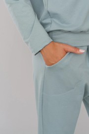 Italian Fashion | Karina | lange set | trainingspak set | huispak | katoen | losse snit | sexy  schouder | munt kleur | laag uitgesneden broek