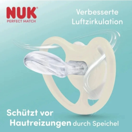 NUK Perfect Match Air Night Fopspenen  – 2 Stuks – Glow in the Dark – Orthodontisch – BPA-vrij – Met Bewaardoos