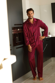 Elegante satijnen herenpyjama | Pyjama Heren Volwassenen | Knoopsluiting | DKaren Noah | Lange Mouw Lange Broek | Kwaliteit satijn | bordeaux rood  |