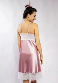 Agatha- satijnen nachtjurkje met kant- roze met witte kant