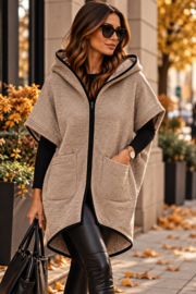 ZOJA Dames Gebreid Vest met Capuchon – Oversized Vleermuismodel – 20% Wol – Beige – One Size