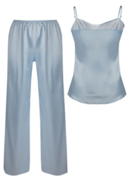 Uitzonderlijke blauwe satijnen pyjama versierd met kant | lichtblauwe satijnen pyjama | cadeau-idee | DKaren Melanie