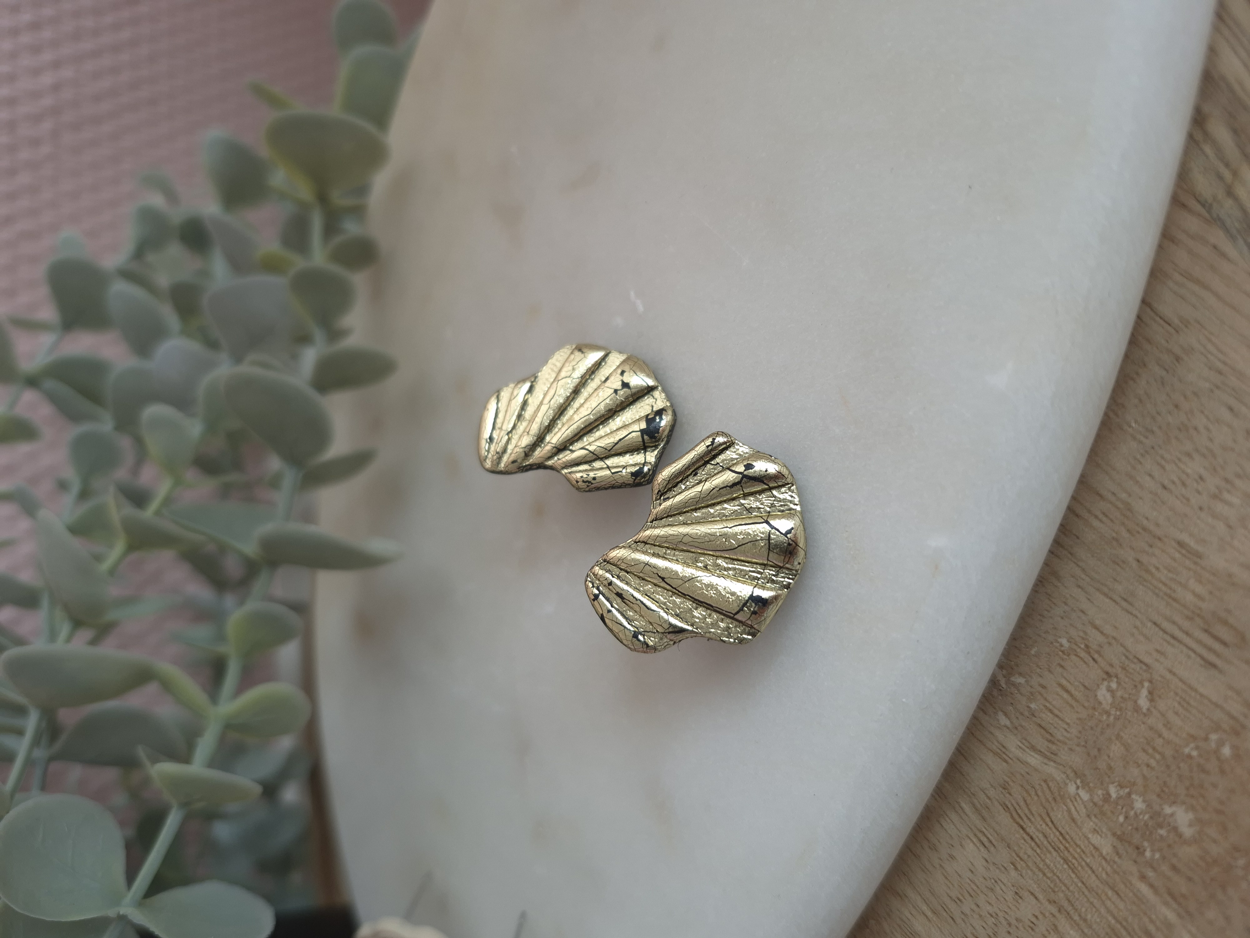 Statement stud