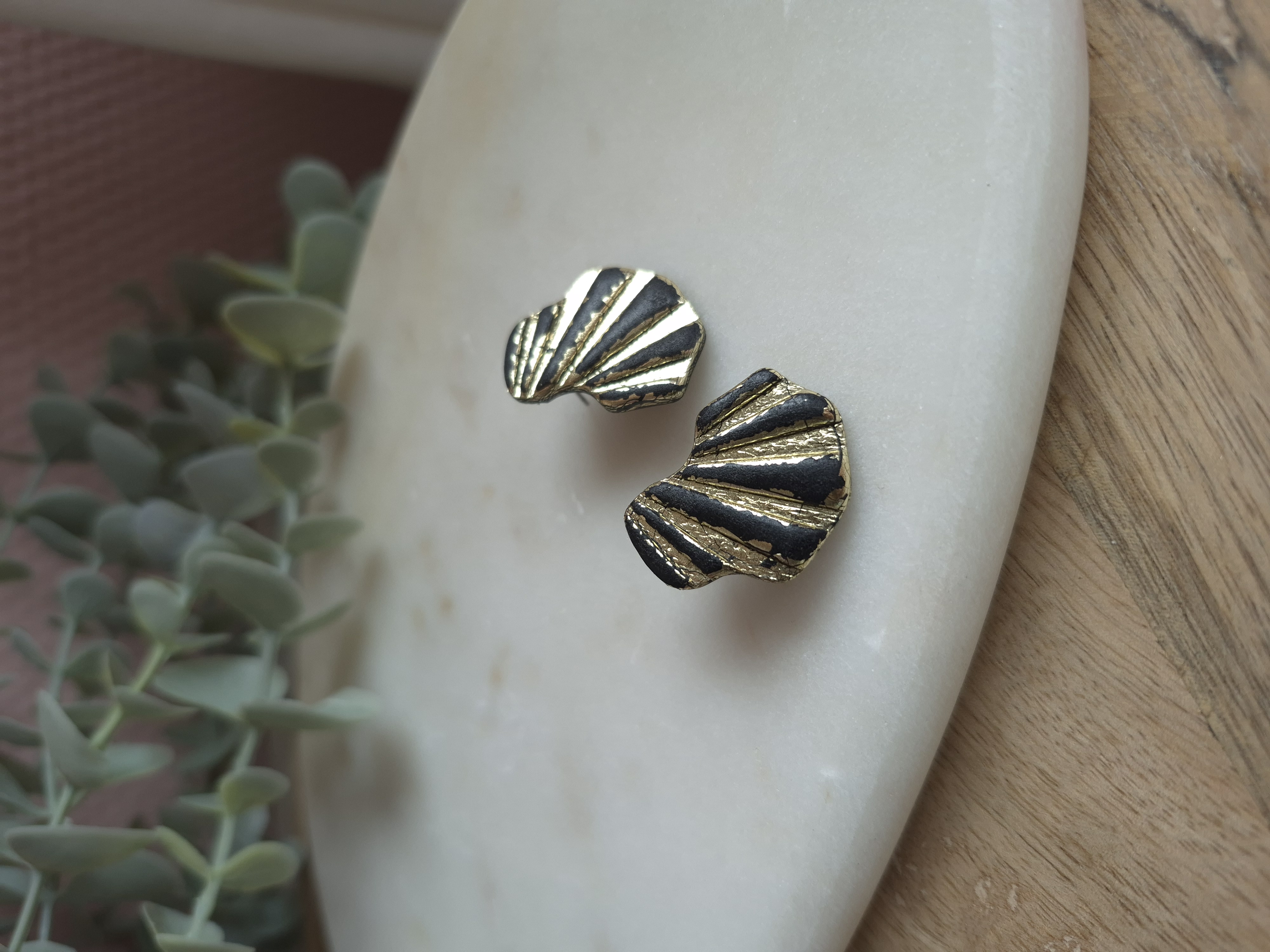 Statement stud