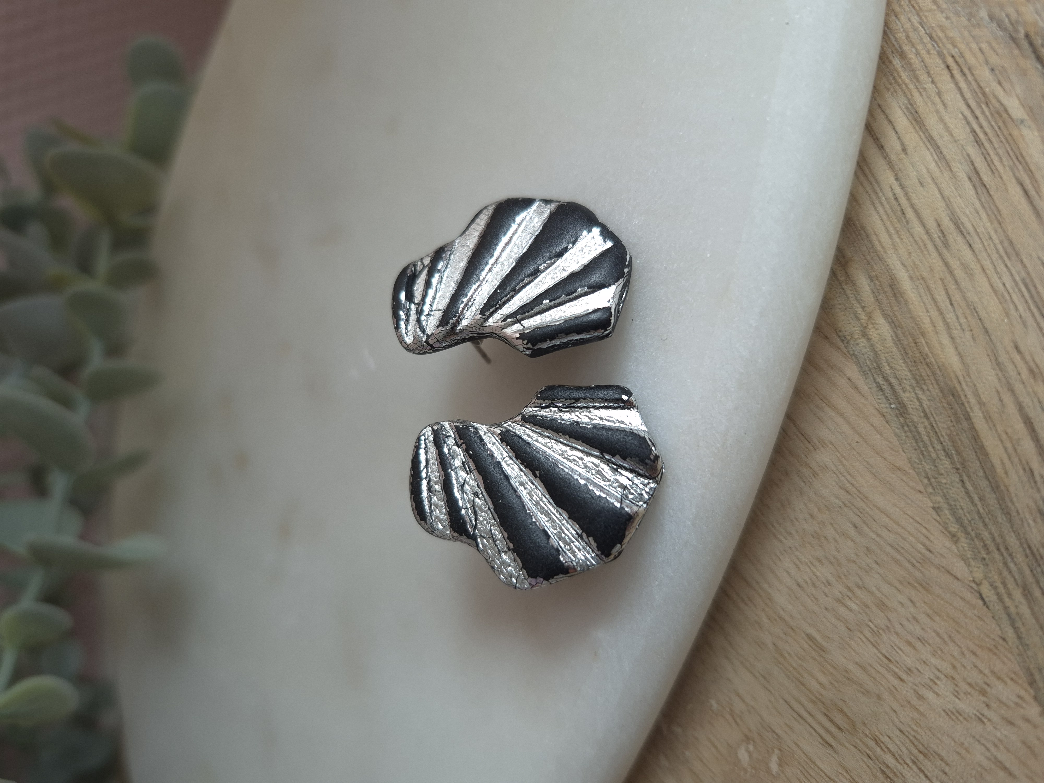 Statement stud