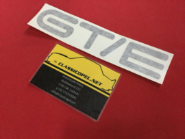 Sticker "GT/E" voor de achterklep Opel Kadett C GT/E.