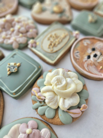 Personal detail wedding cookies setv10