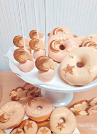 love you to the moon and back sweettable +- 40 personen