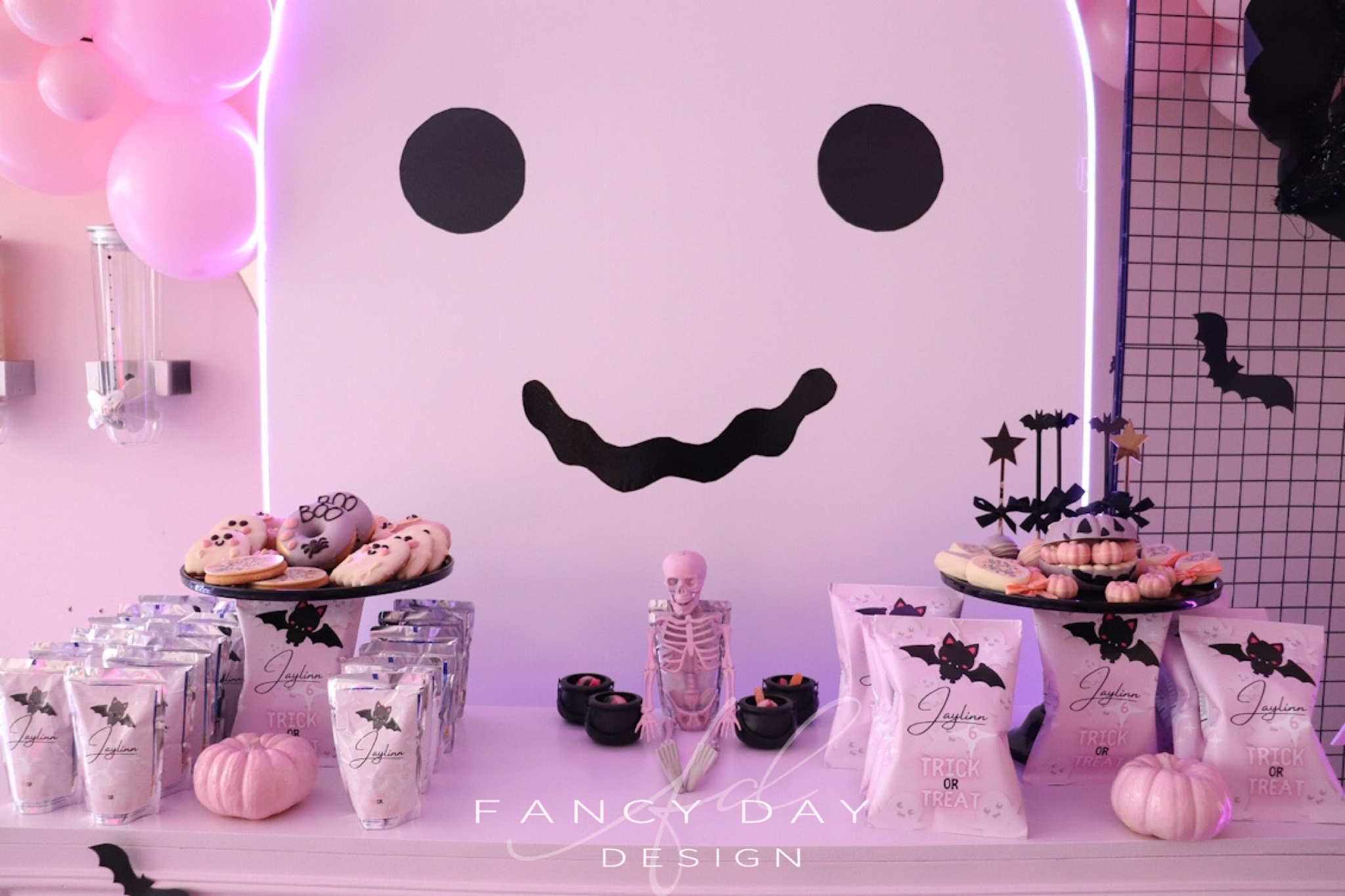 Spooky Pink mini sweettable