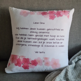 Kussenhoes |  Lieve oma wij hebben deze kussen geknuffeld