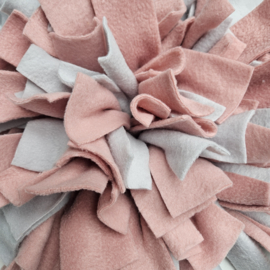 Snuffelmat oud roze/grijs 40 x 40 cm