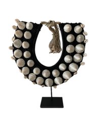 Black and white shellnecklace with shells