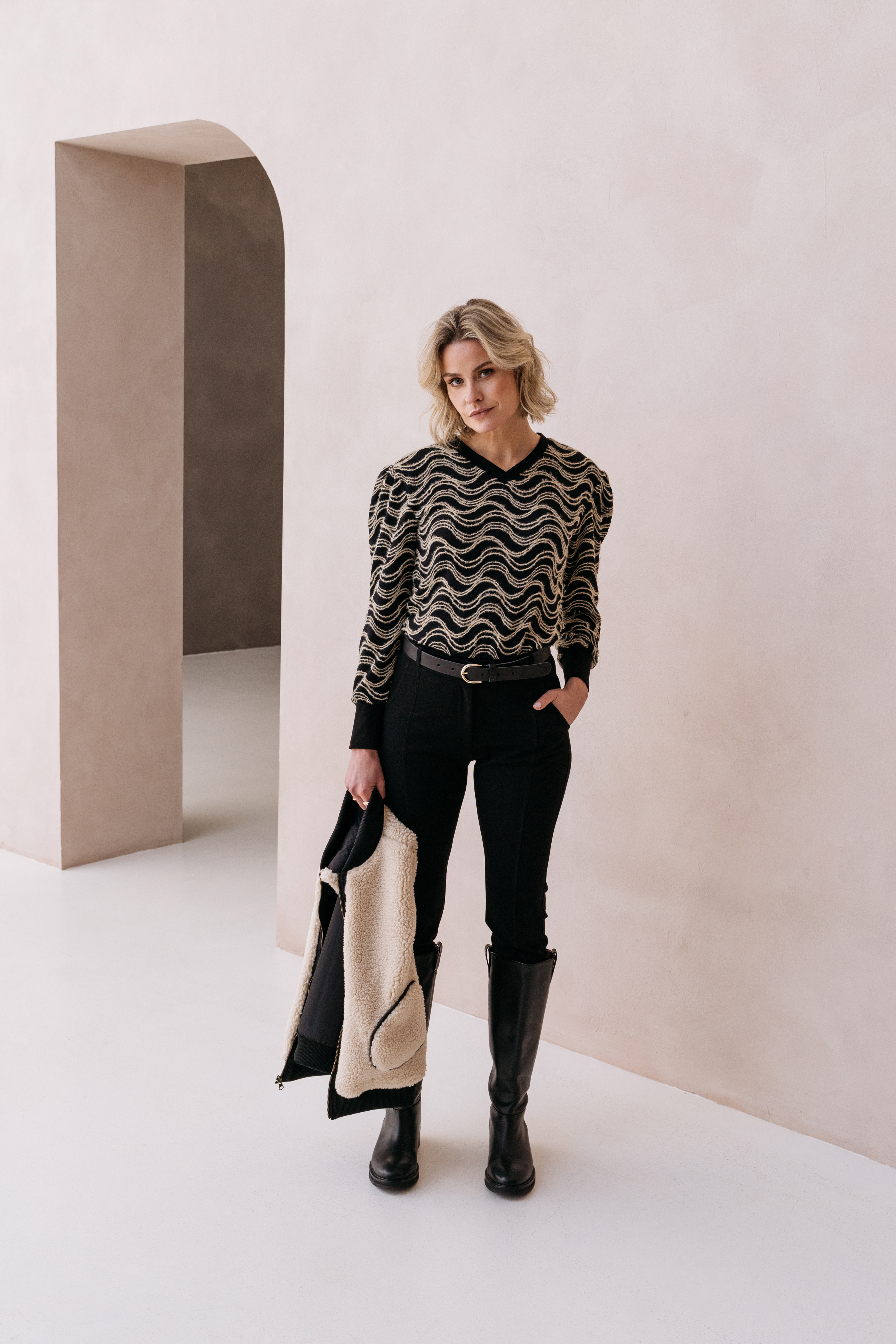 MAICAZZ PRACE-SWEATER BLACK