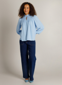 IVY BEAU HEDY BLOUSE SKY BLUE