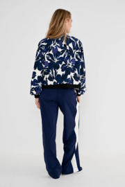 MAICAZZ JOSSY JACKET/BOMBER BLUE FLOWER TRV(sale kan niet retour)