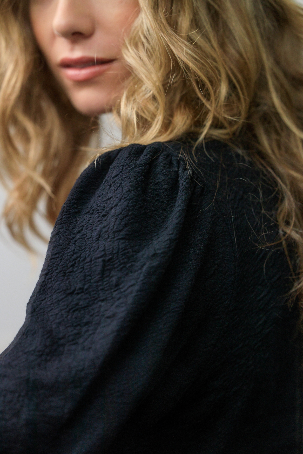 IVY BEAU RUDY VEST BLACK KNITWEAR