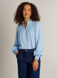 IVY BEAU HEDY BLOUSE SKY BLUE