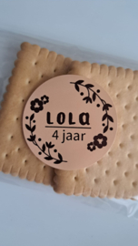 Traktatiesticker  | Met naam en leeftijd | Bloemenkrans