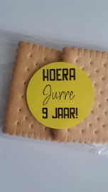 Traktatiesticker  | Met naam en leeftijd | Hoera