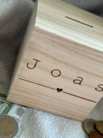 Houten spaarpot | Met naam | Streephartje