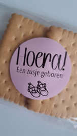 Traktatiesticker  | Hoera een zusje/broertje geboren