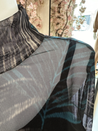 Musthave by Elja Mesh top