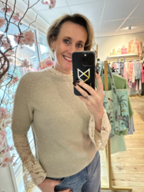 Zacht gebreid truitje met baby alpaca wol - beige