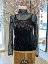 Musthave by Elja Mesh top
