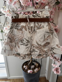 Gemma Ricceri short leaves