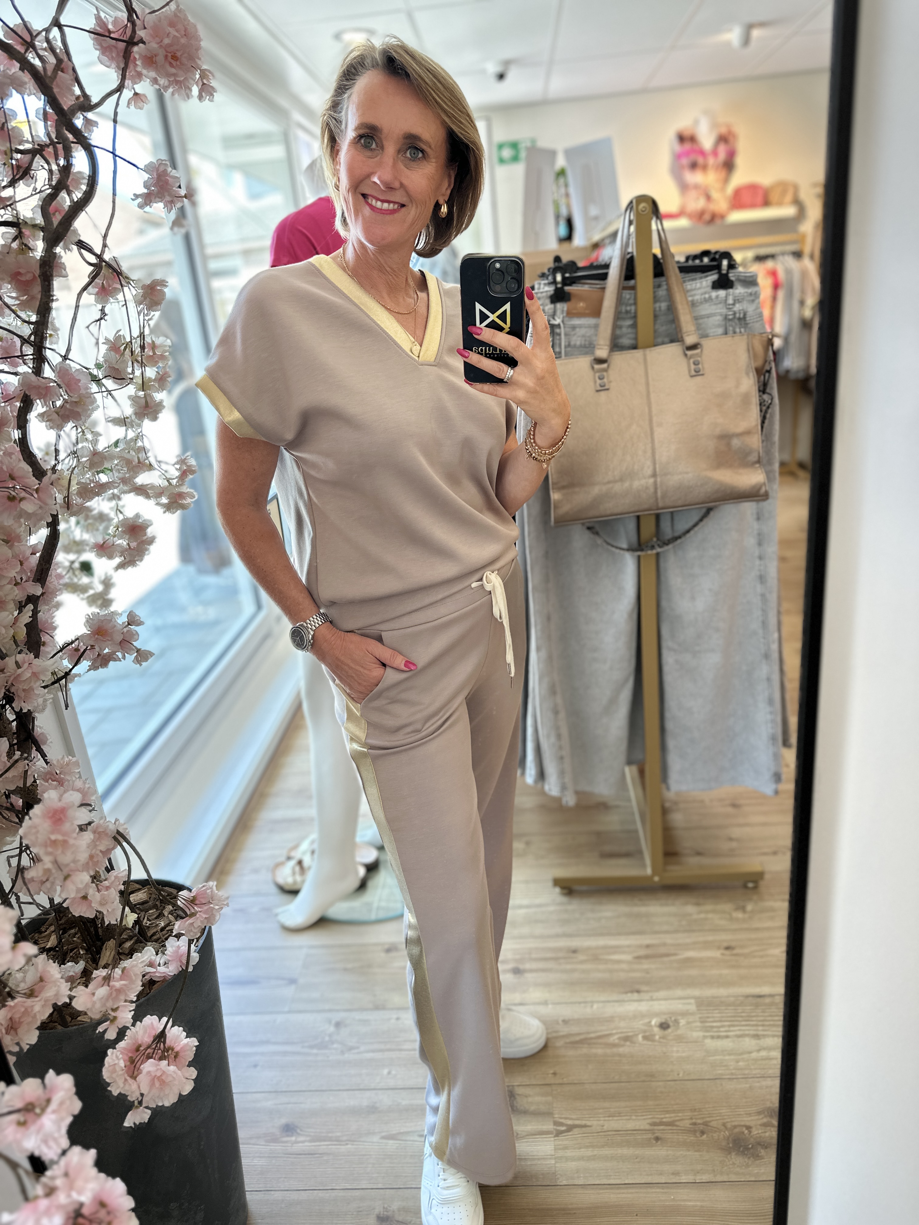 IZ NAIZ V-hals shirt met kapmouw taupe/gold - 11323