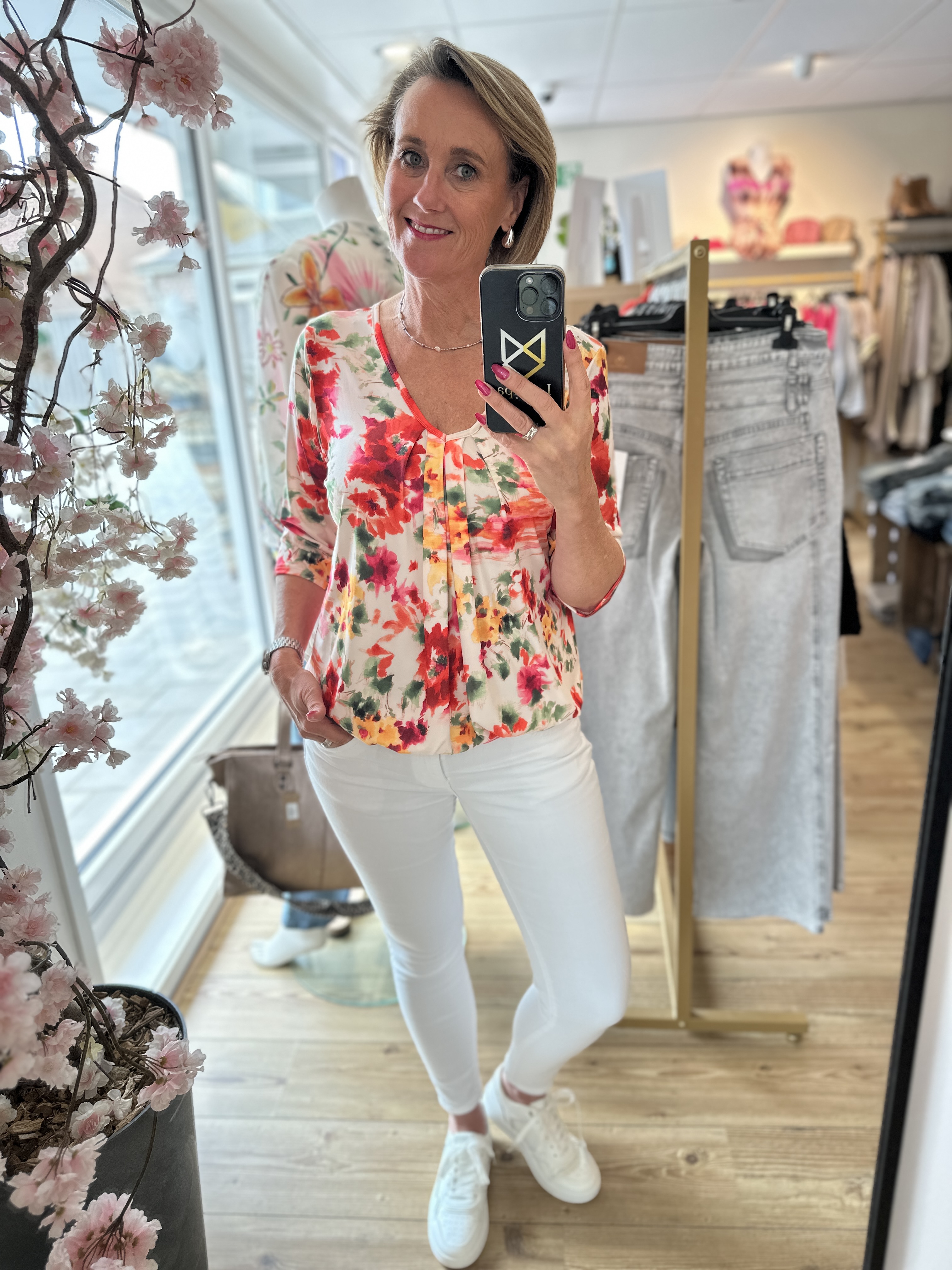 IZ NAIZ V-hals blousetop flower fuchsia 3418
