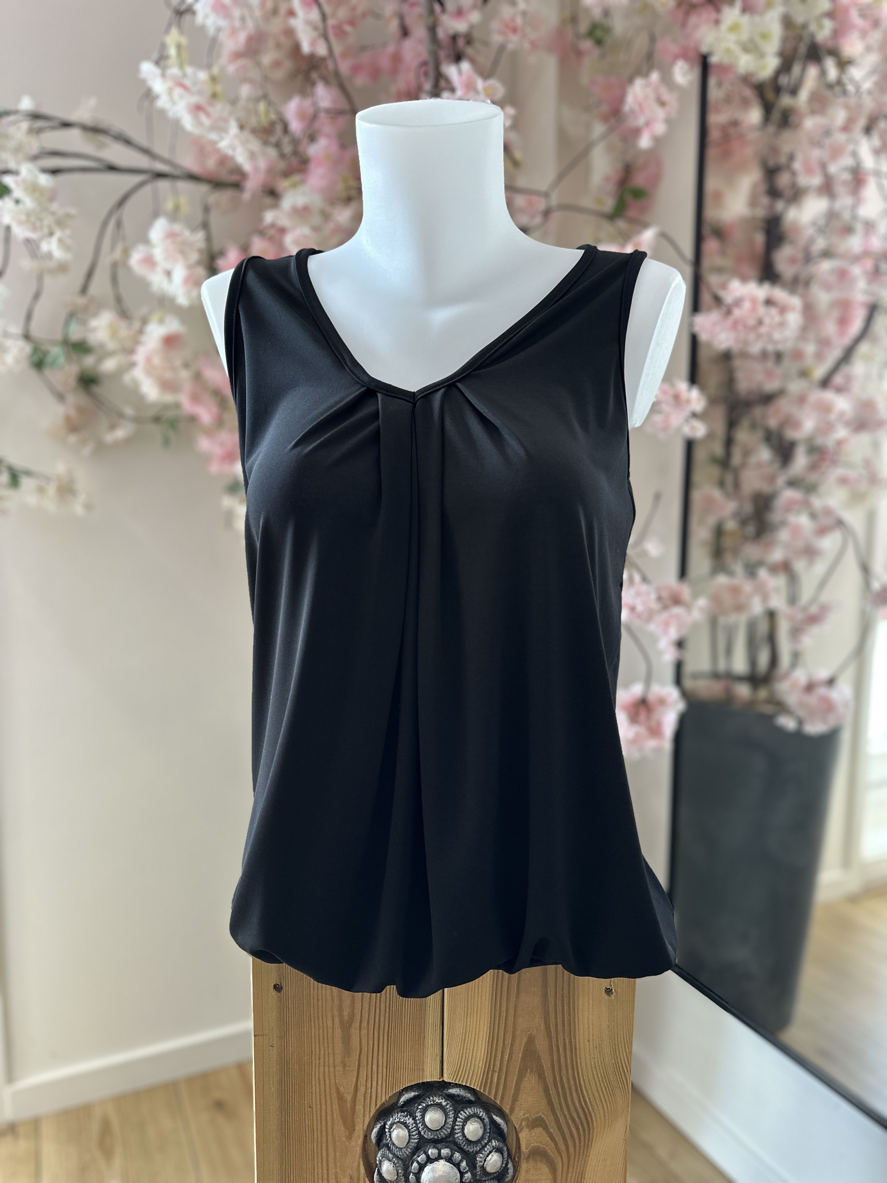 IZ NAIZ V-hals top zwart 3382