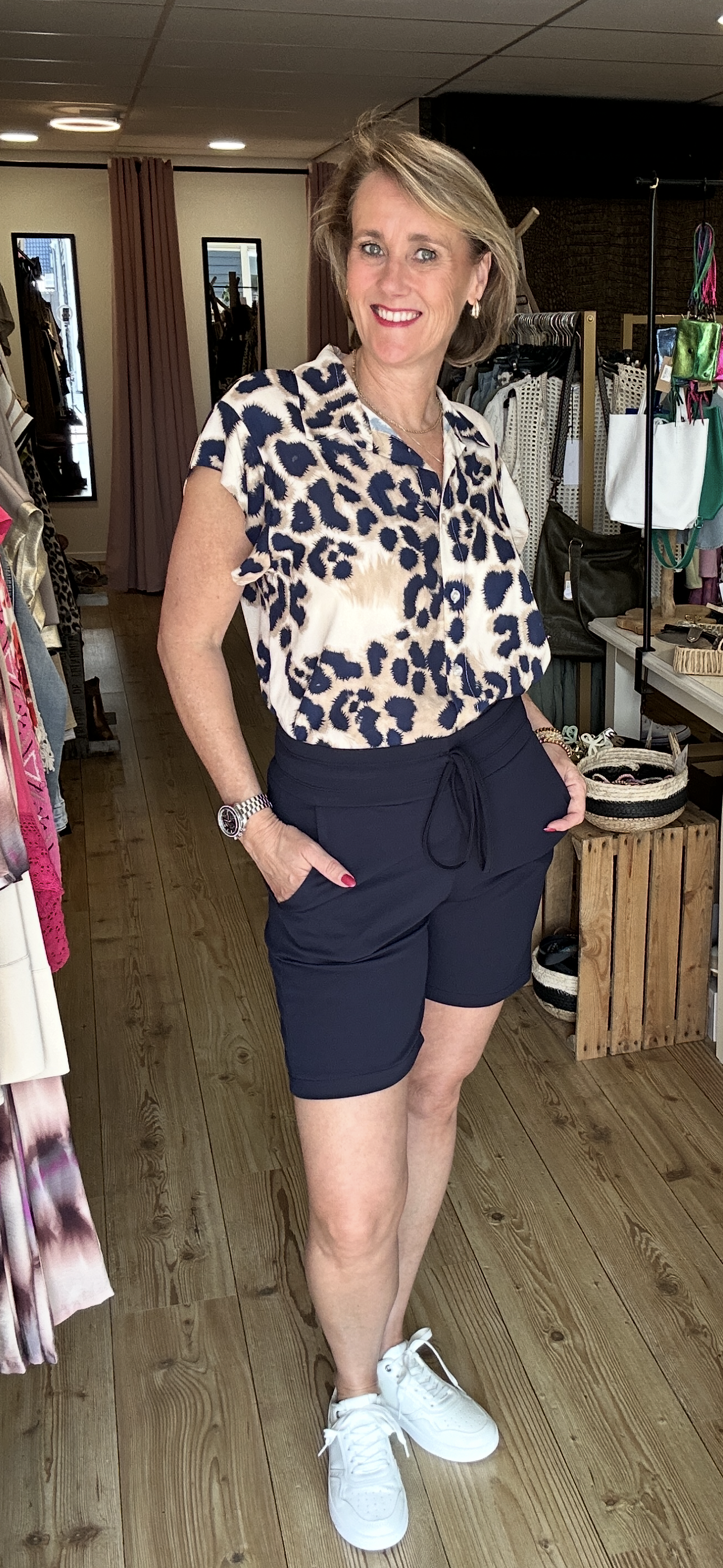 IZ NAIZ travelshort navy 3620